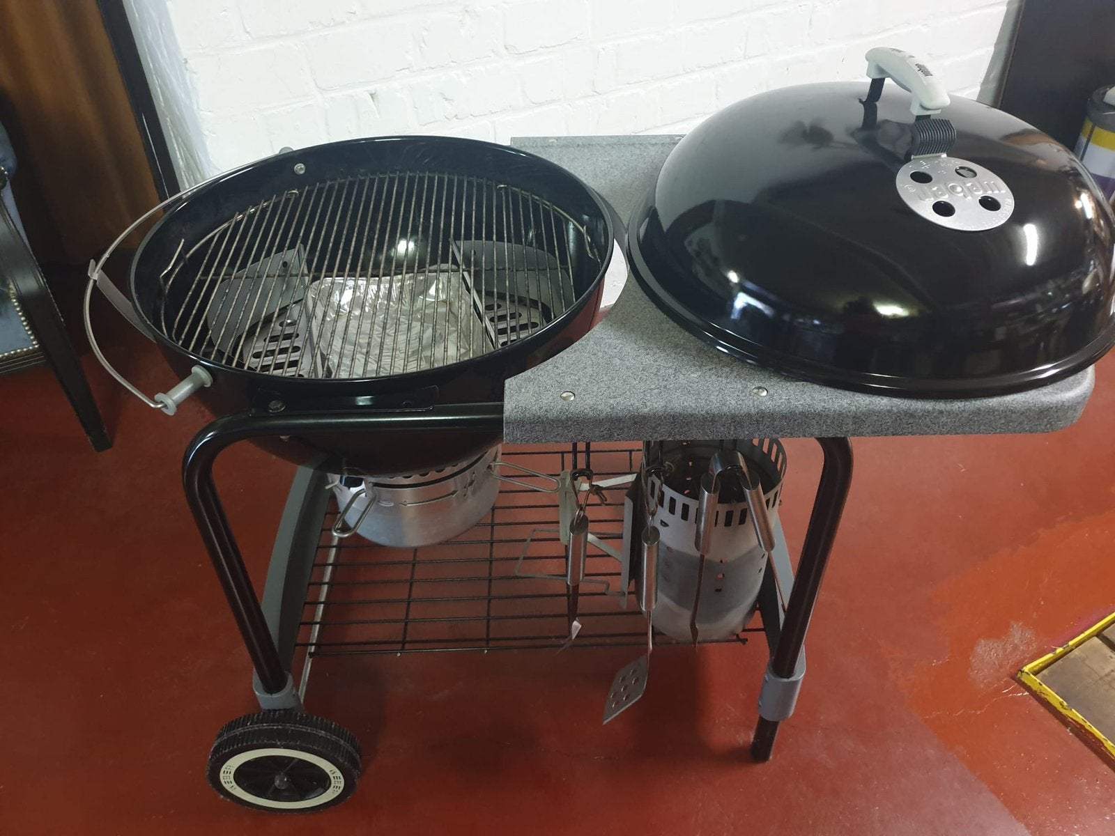 Weber One-Touch houtskoolbarbecue met zijtafel 1x gebruikt, Tuin en Terras, Ophalen, Zo goed als nieuw