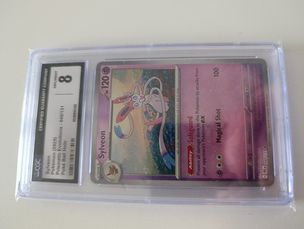 Sylveon Prismatic Evolutions Poke Ball Holo CGC 8 slab, Hobby en Vrije tijd, Ophalen of Verzenden, Nieuw, Losse kaart
