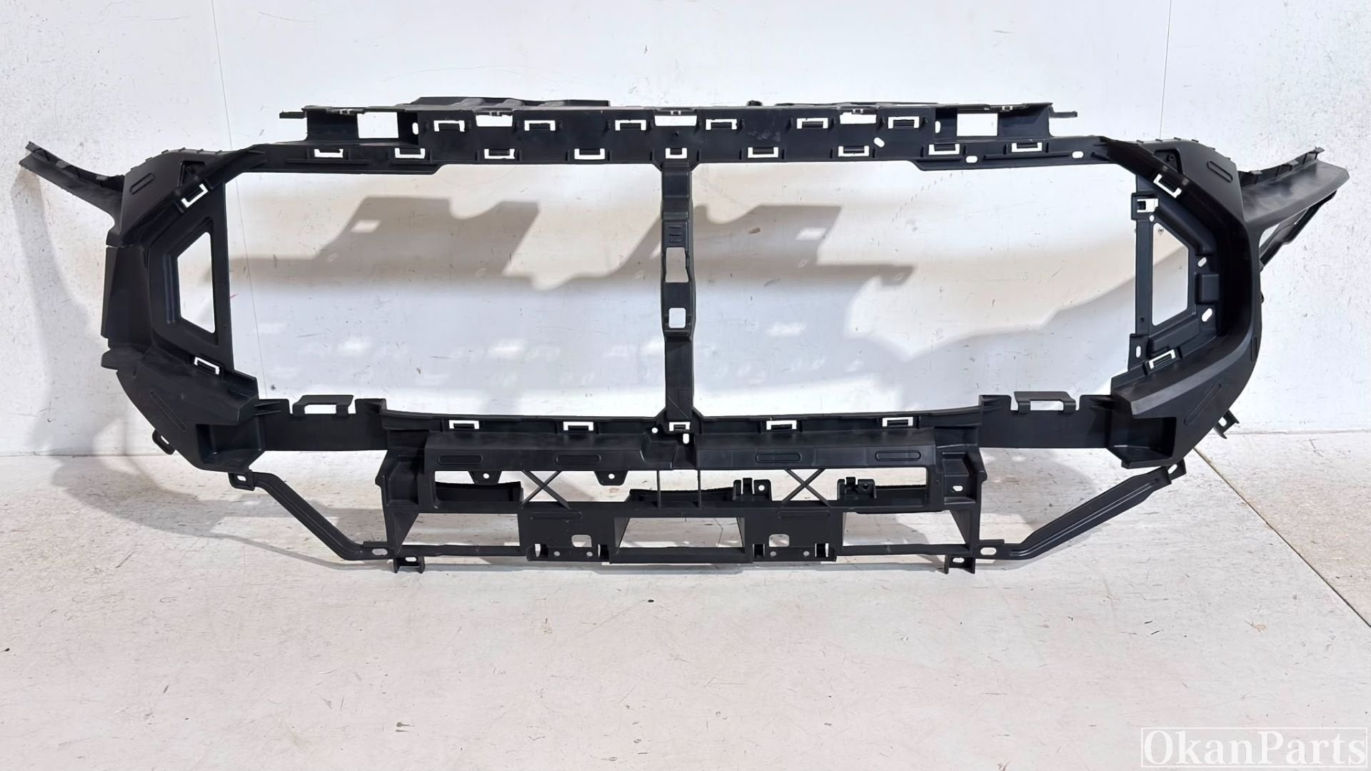 Support de calandre Ford Transit Custom II V710 PZ31-17E778-, Info@ford.com, Avant, Ford Motor Company, American Road 1
48126  Dearborn