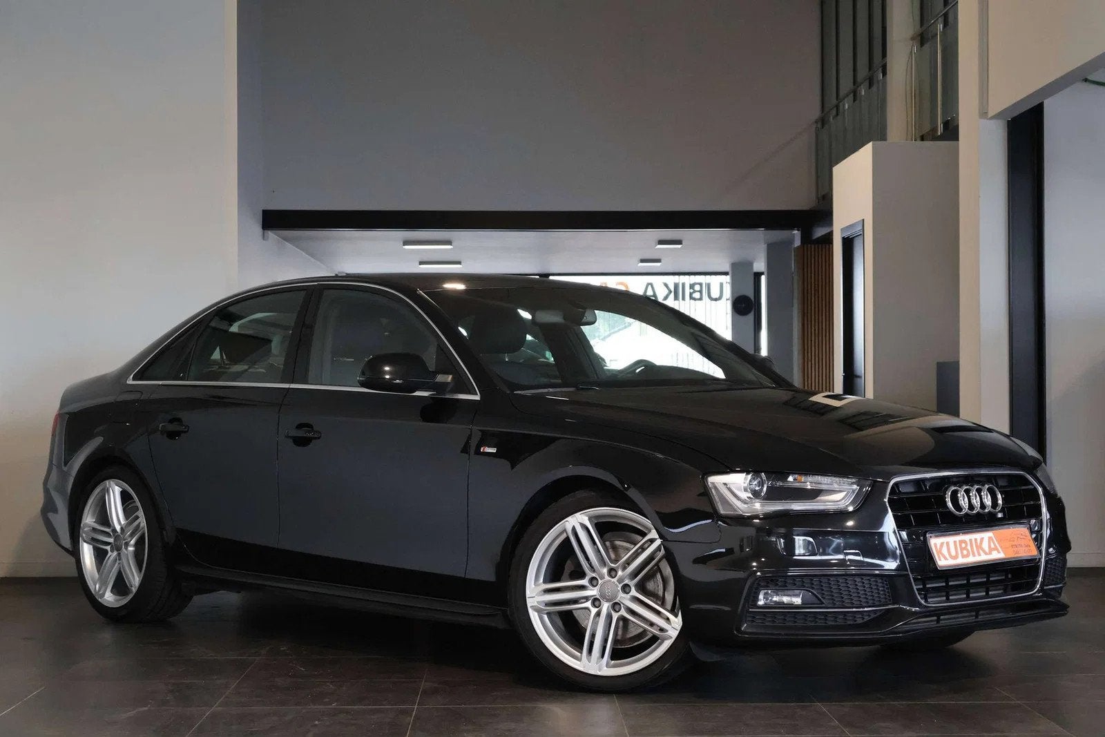 Audi A4 A4 1.8 TFSI S line Navi ZetelV CruiseC Garantie*, Autos, Euro 5, Achat, 4 portes, Entreprise