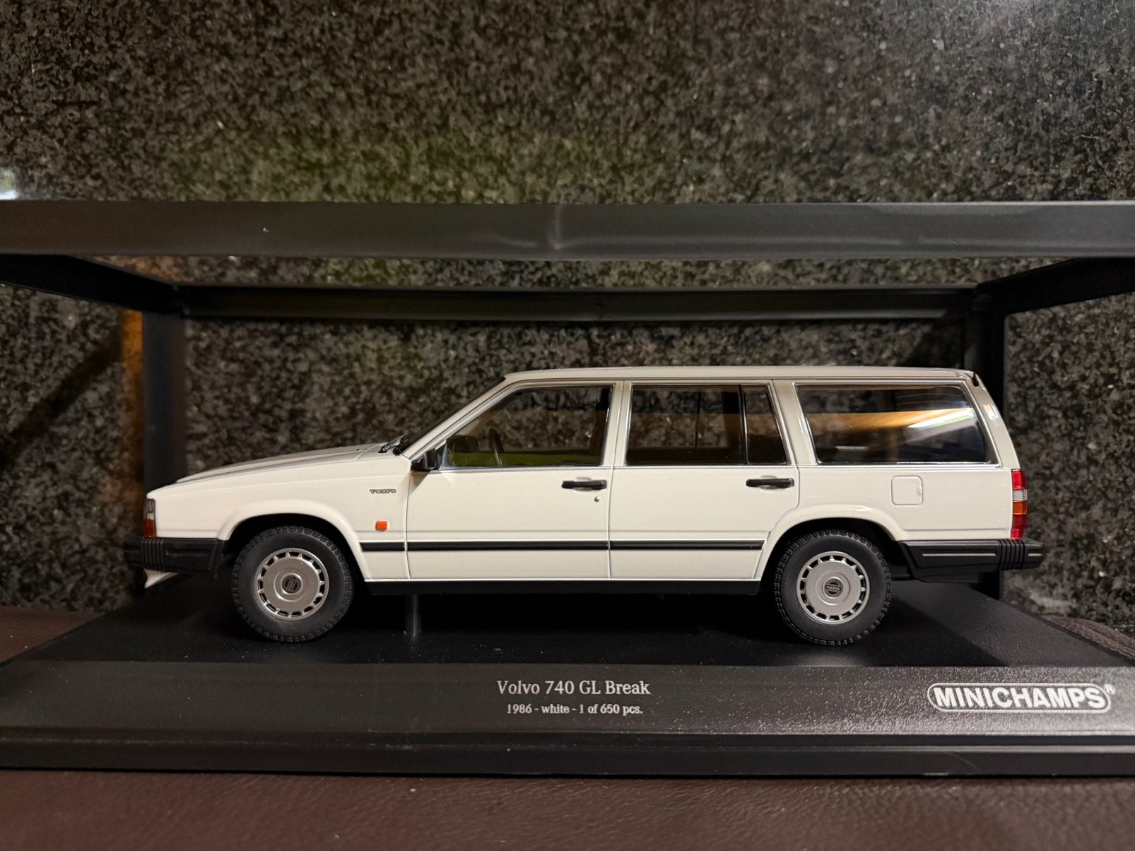 Volvo 740 GL break limited edition 1/18 Minichamps  in doos, Ophalen of Verzenden, Nieuw, Auto, MiniChamps