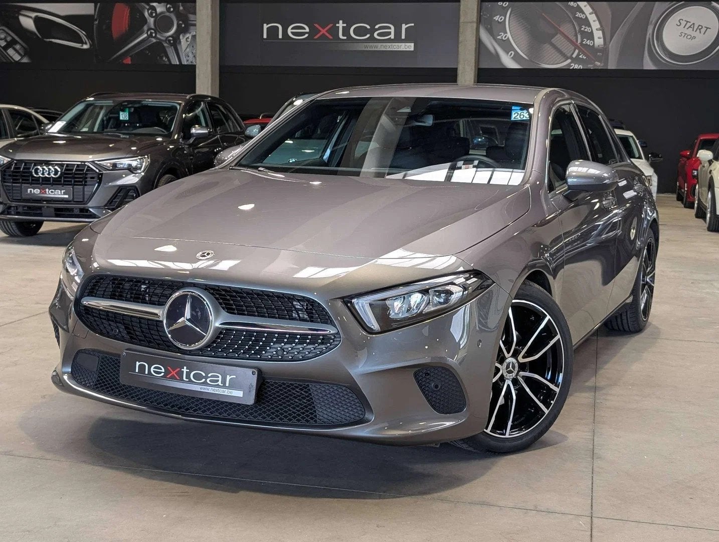 Mercedes-Benz A-CLASS 180 d Luxury Line 8GTRONIC LED-NAVI-CU, Autos : Divers, Argent ou Gris, Mercedes-Benz, Automatique, 1950 cm³