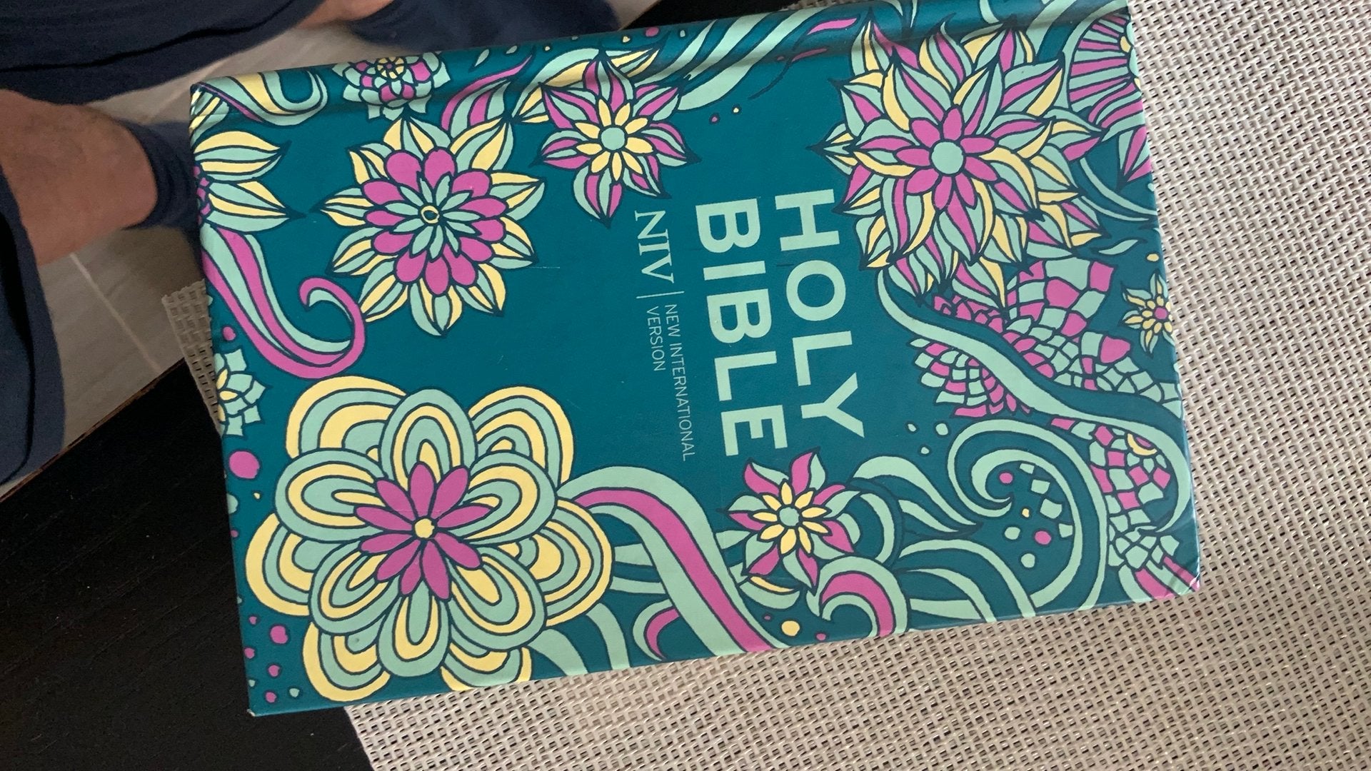 Holy bible, Enlèvement