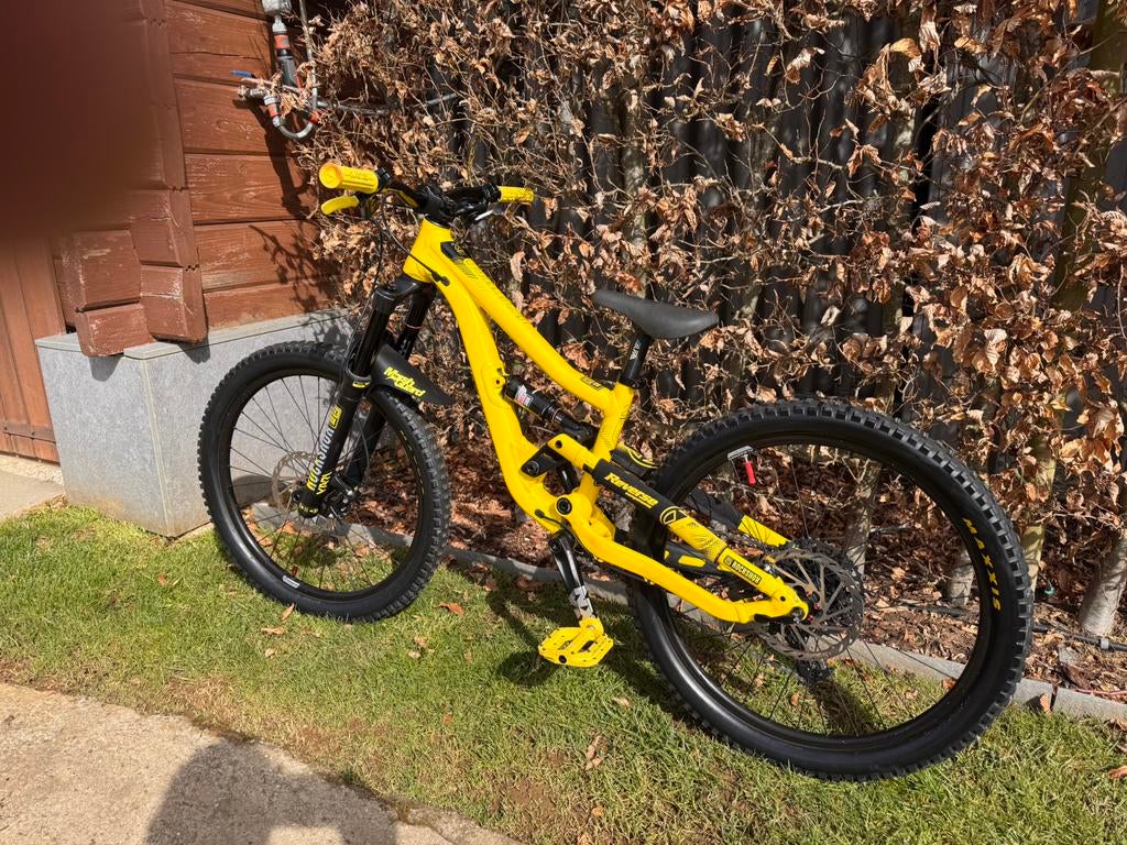 Mountainbiken DH Commencal 24, Fietsen en Brommers, Ophalen, Gebruikt, Aluminium, 24 inch of meer