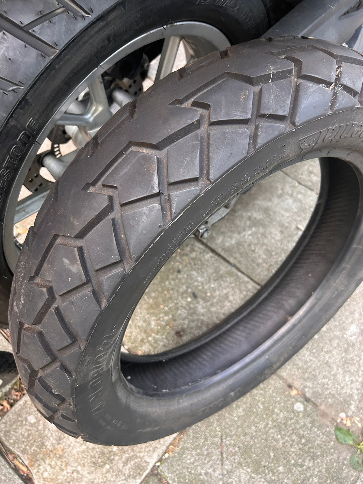 Pneu arrière de moto 140/180 R17 en très bon état, Motos, Pièces | Toutes-marques, Enlèvement ou Envoi, Utilisé