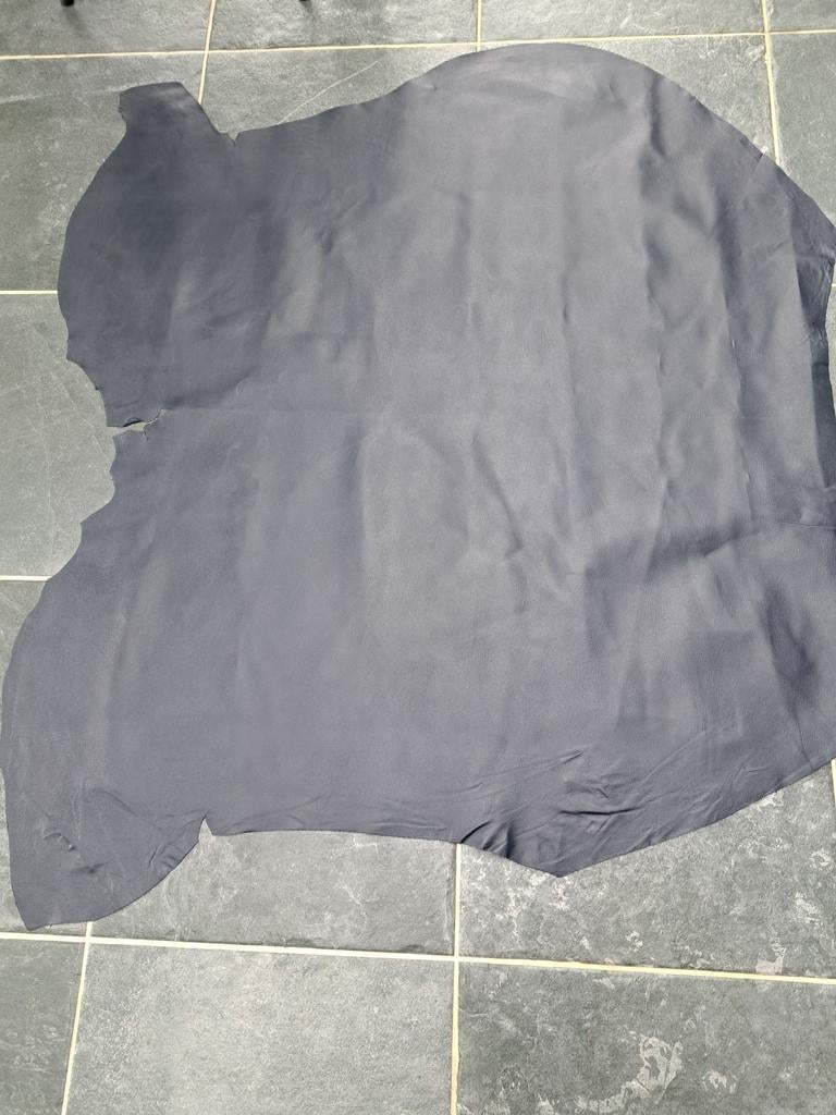 Plus de 1,3 mètre carré de cuir LitCC bleu foncé, Enlèvement ou Envoi, Blanc