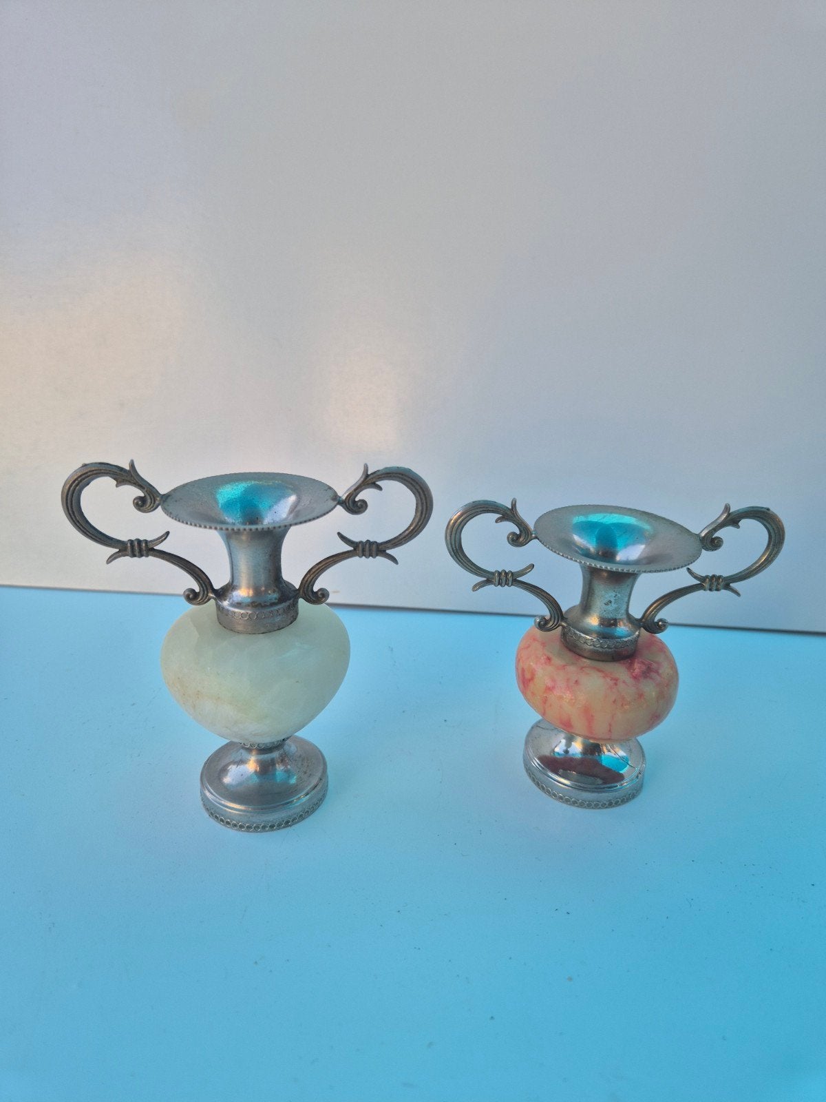 Set 2 vintage miniatuur vaasjes met onyx/alabaster – Art Nou, Ophalen of Verzenden