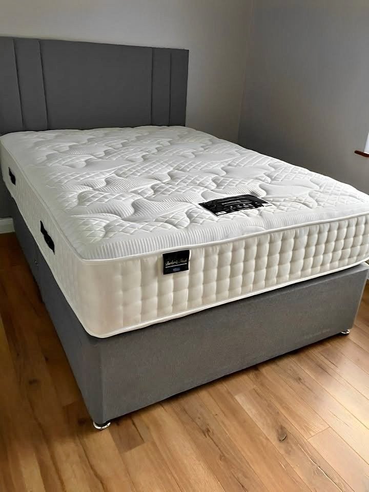 Nouveau lit et matelas — Disponible immédiatement, Maison & Meubles, Envoi, Neuf, Deux personnes, Autres couleurs