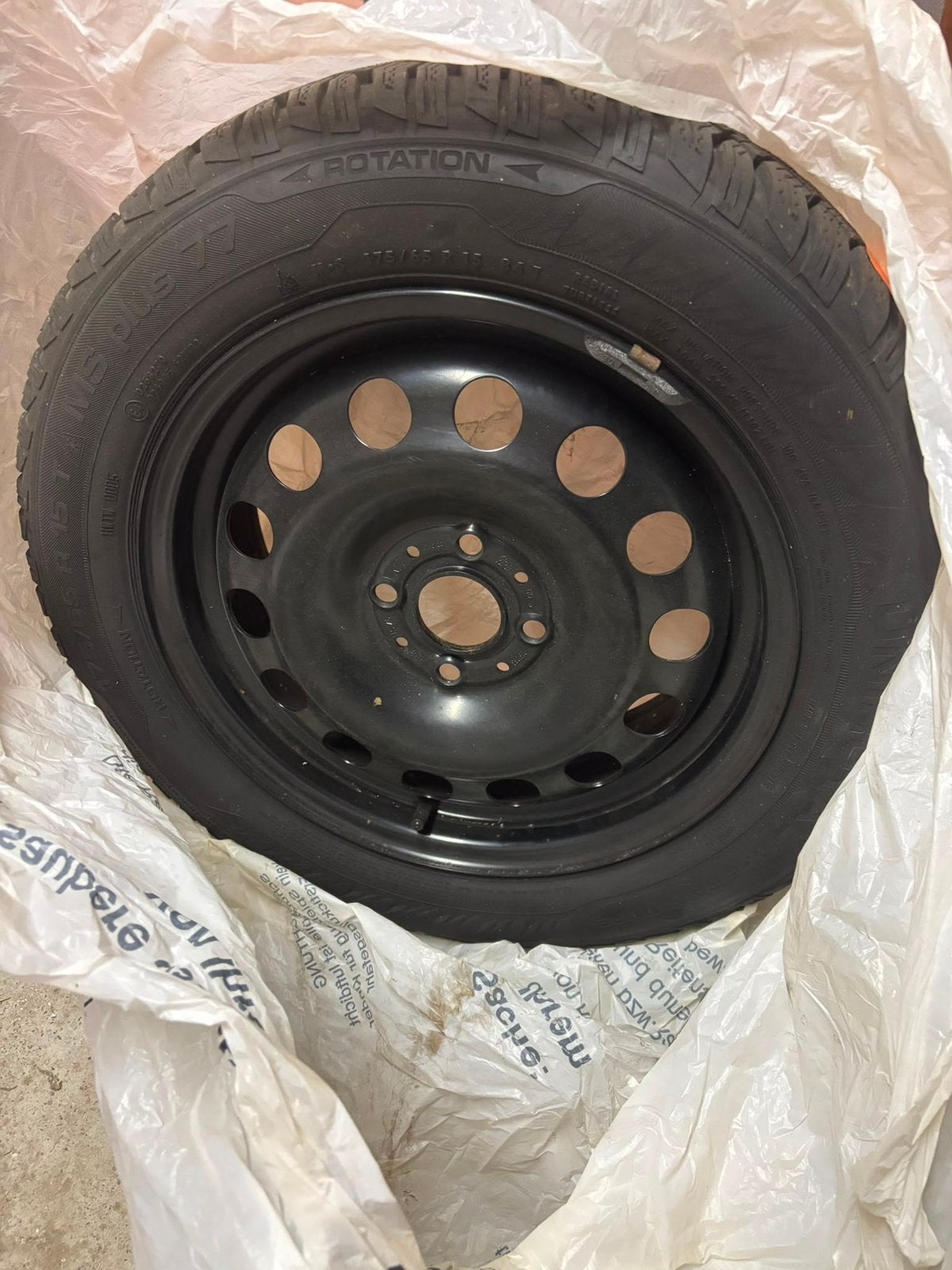 4 Pneus hiver Semperit MS Plus 77 – 175/65 R15 84T, Autos : Pièces & Accessoires, Pneus & Jantes, Neuf, Pneus et Jantes, Pneus hiver
