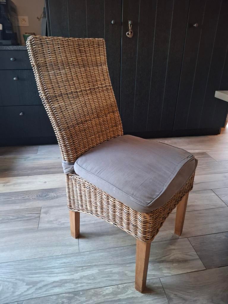 6 eetkamerstoelen met grijze kussens, Ophalen