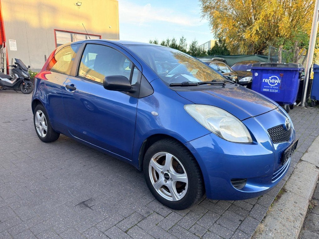 Toyota Yaris 1.3 benzine bouwjaar 2007 130000 km goede staat, Auto's, Stof, Zwart, 4 cilinders, Blauw
