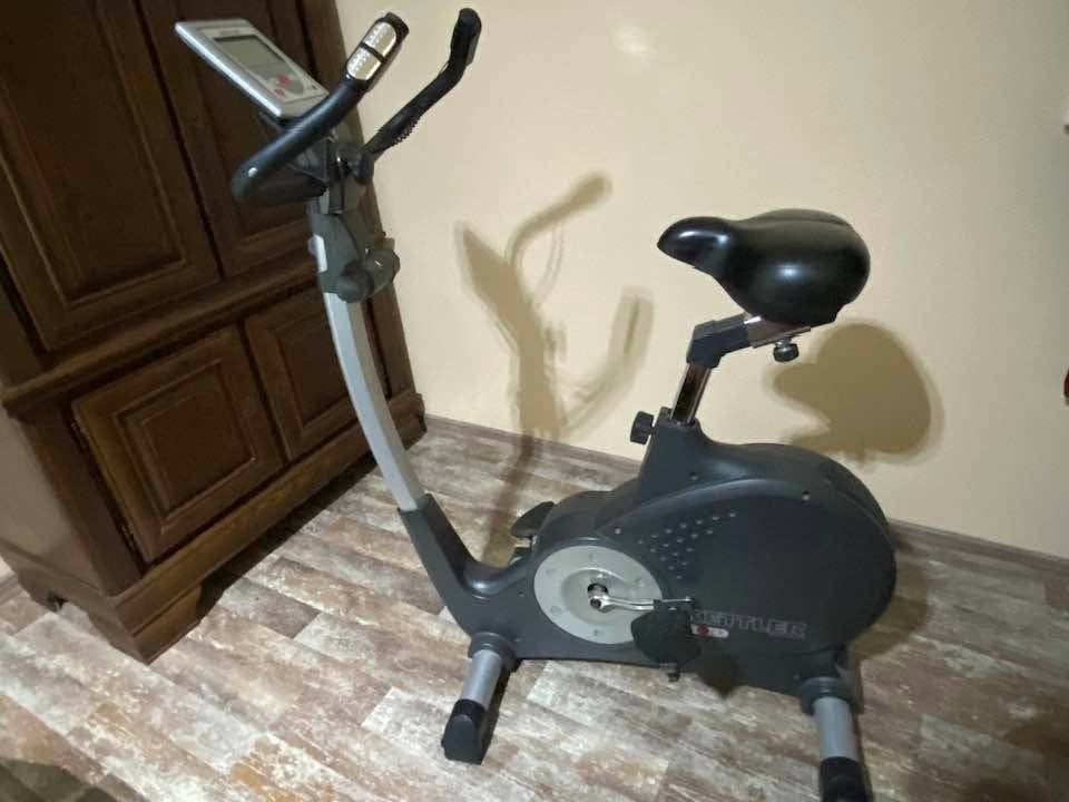 Hometrainer, Enlèvement, Comme neuf, Autres matériaux, Vélo d'appartement