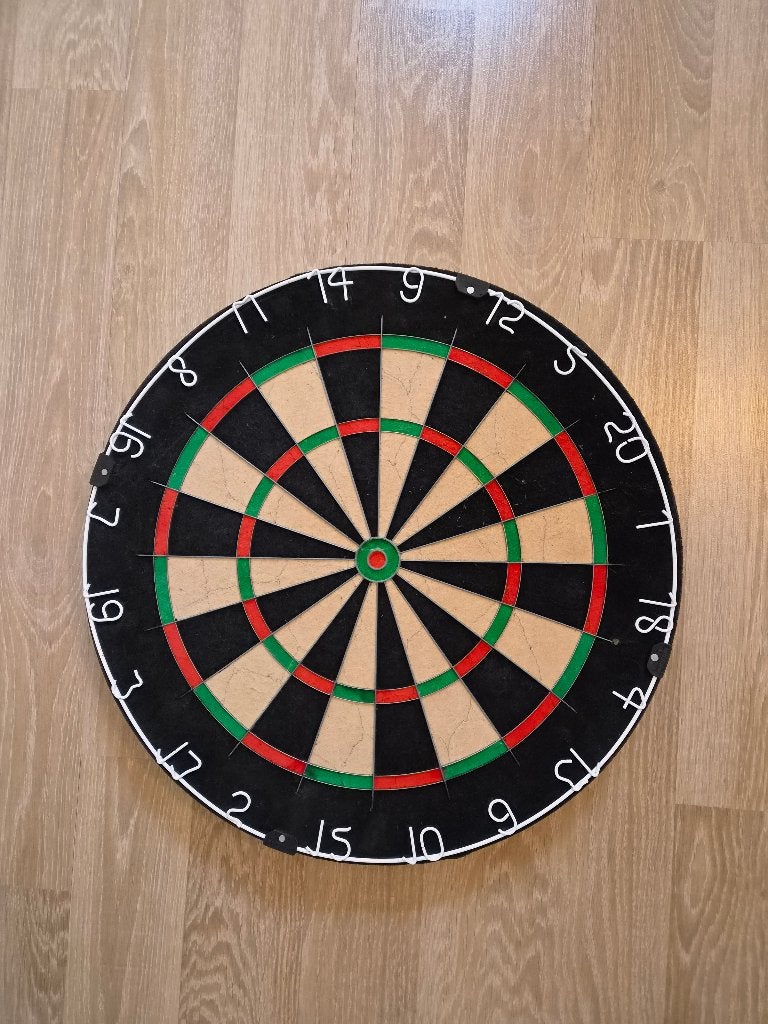 dartbord + surround + dartmat, Ophalen, Gebruikt, Dartbord