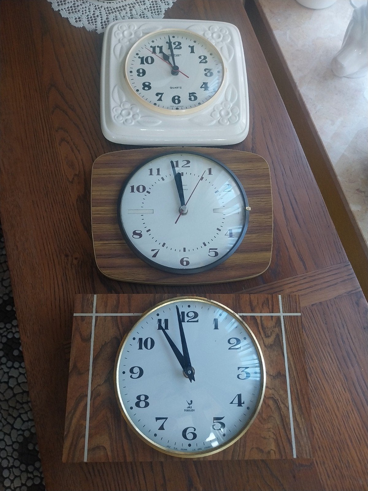 2 horloges formica , 1 Horloge céramique, fonctionnent, Ophalen