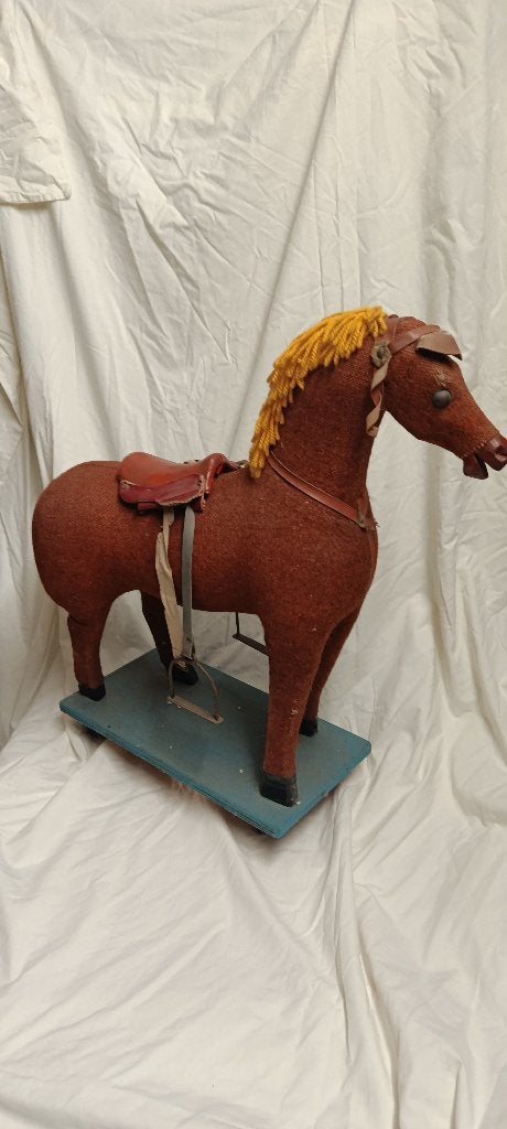 Cheval de bois ancien, Enlèvement