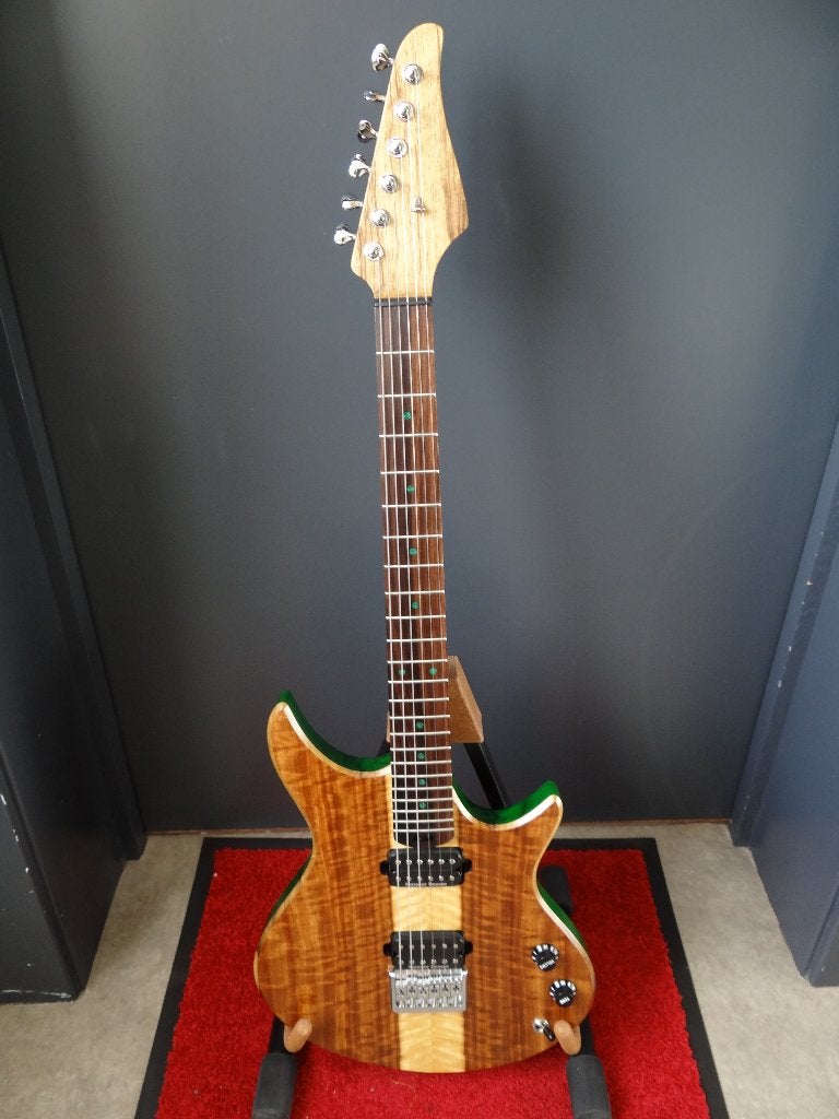 Custom Made Guitar from Germany.KORINA. NEW in case., Musique & Instruments, Enlèvement ou Envoi, Neuf, Solid body, Autres marques