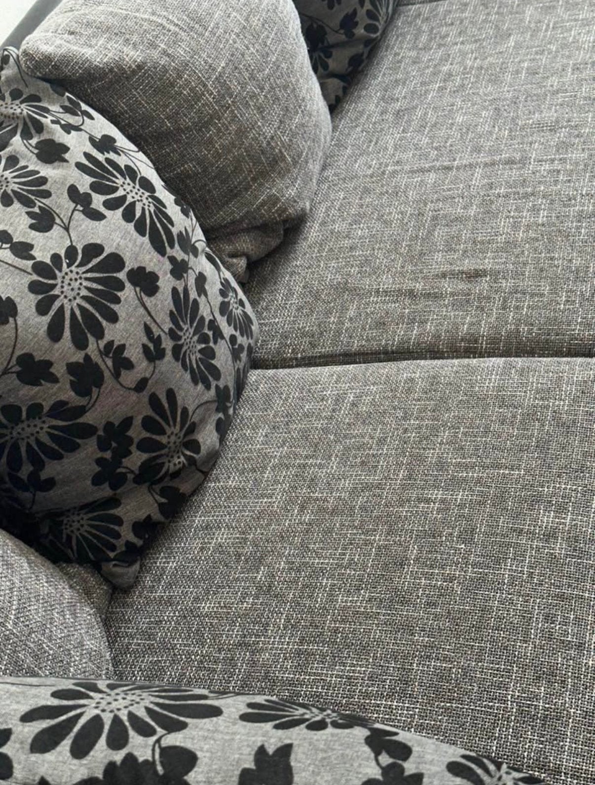 the sofa is almost new/ Le canapé est presque neuf, Enlèvement, Comme neuf, Quatre personnes ou plus, Cuir