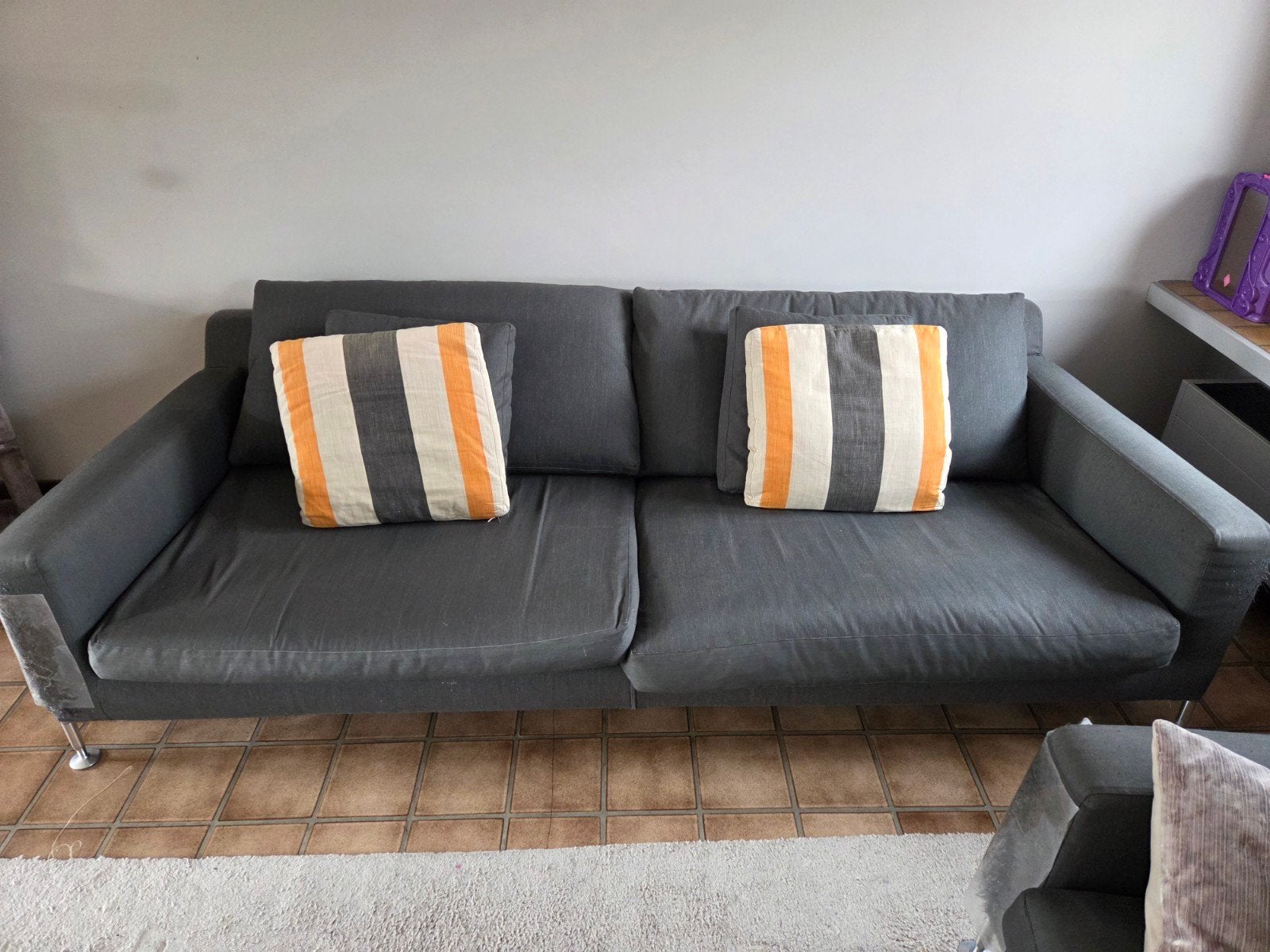 Gratis Sofa 2.5m lang en 1.1m diep grijs stof, Ophalen, 250 tot 300 cm, Gebruikt, 100 tot 125 cm
