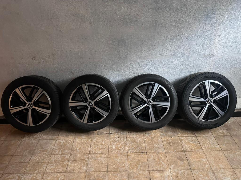 Volkswagen velgen + 215/55R17 Bridgestone Turanza, Bridgestone, Bridgestone, Banden en Velgen, 17 inch