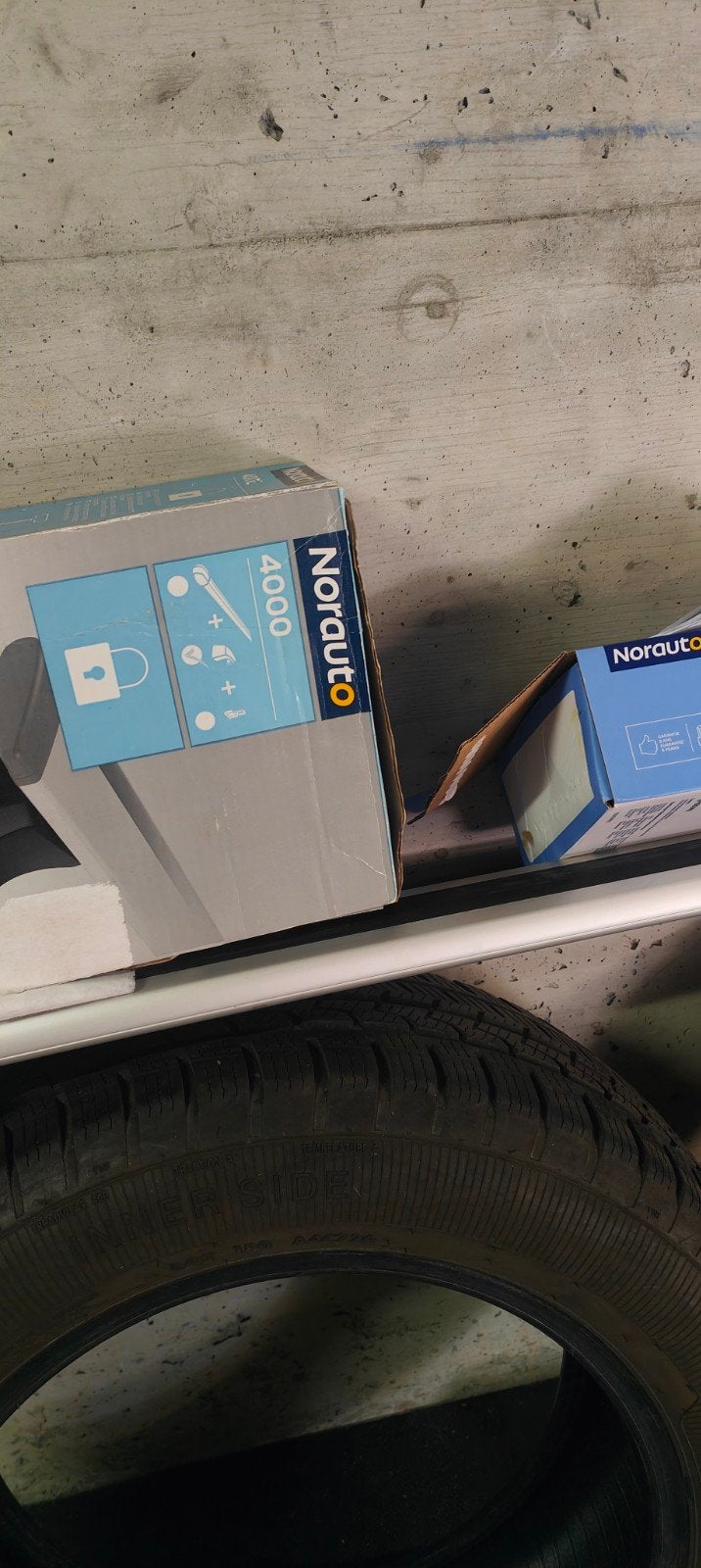 Norauto 4000 + pattes fixation 207, Comme neuf