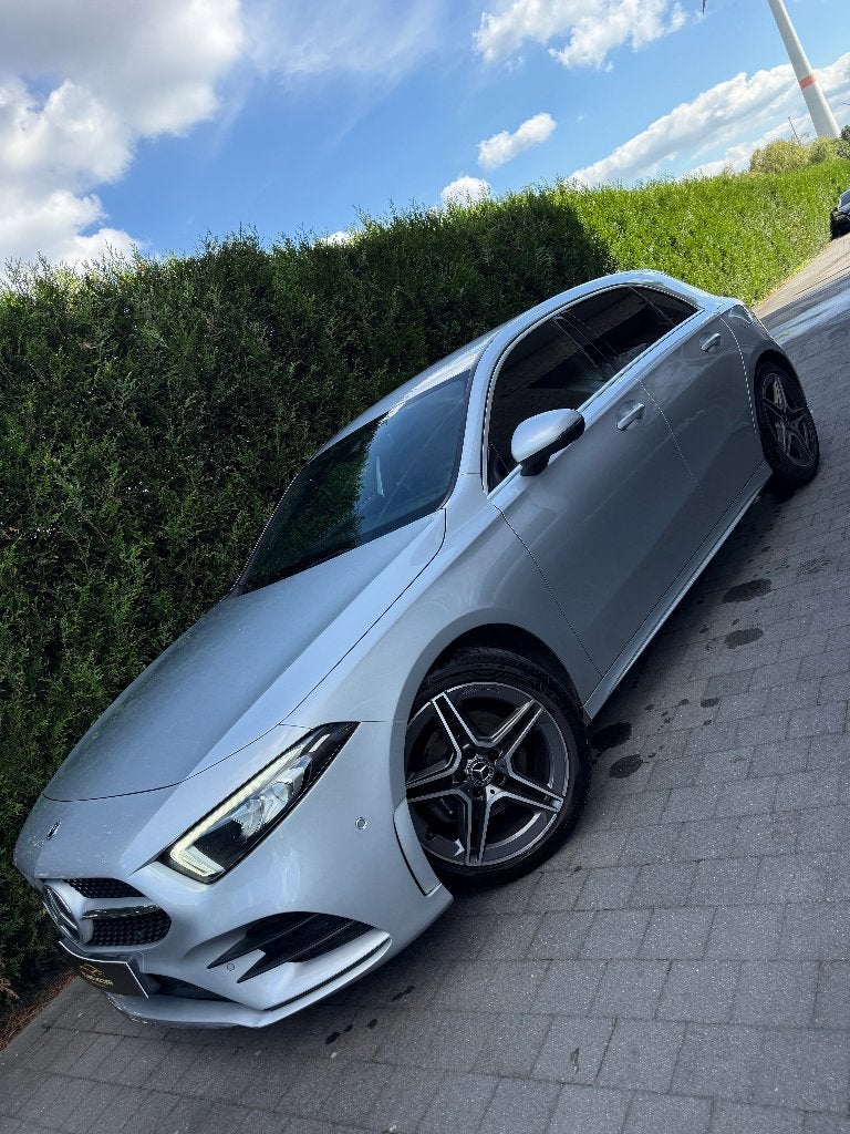 MERCEDES-BENZ A180 AMG PAKKET, Auto's, Voorwielaandrijving, Lane Keeping Assist, https://public.car-pass.be/vhr/42bf372d-20ad-4974-8997-695d3c839421