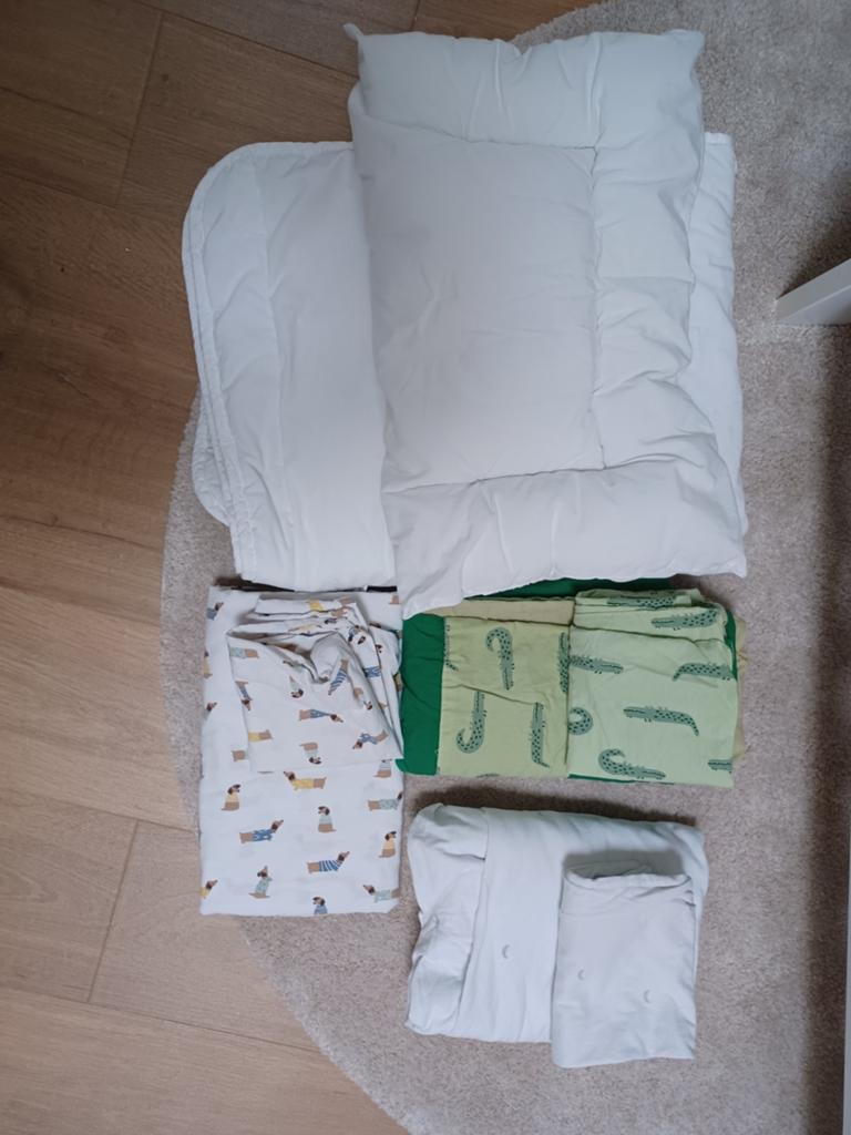 Deken, kussen en drie sets lakens babybed, Kinderen en Baby's, Ophalen