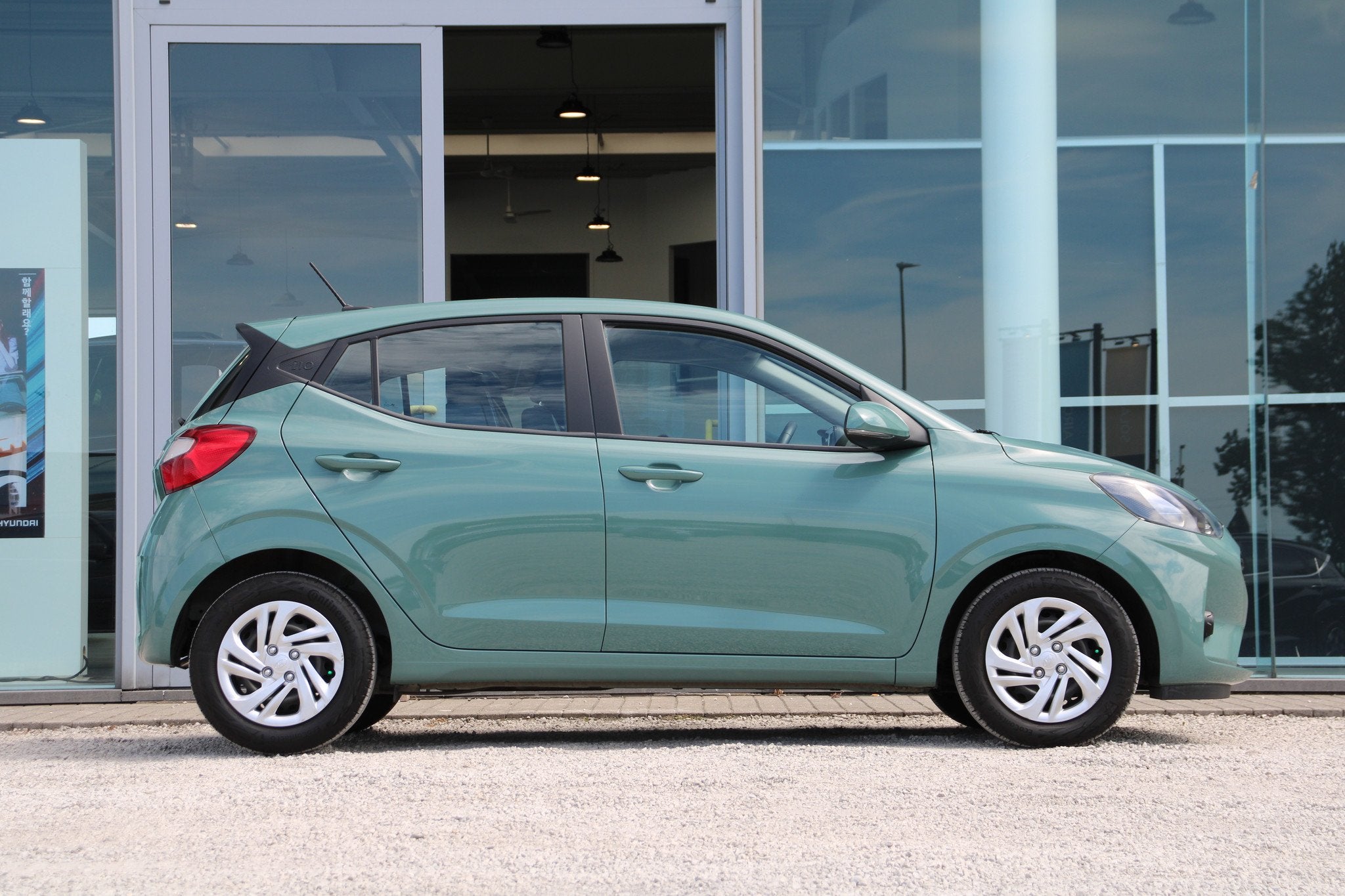Hyundai i10 1.0i Twist M5 *27M GARANTIE*WIRELESS PROJECTION*, Voorwielaandrijving, Gebruikt, https://public.car-pass.be/vhr/f7d2108a-8d6f-41b6-837d-a60e33cbc873