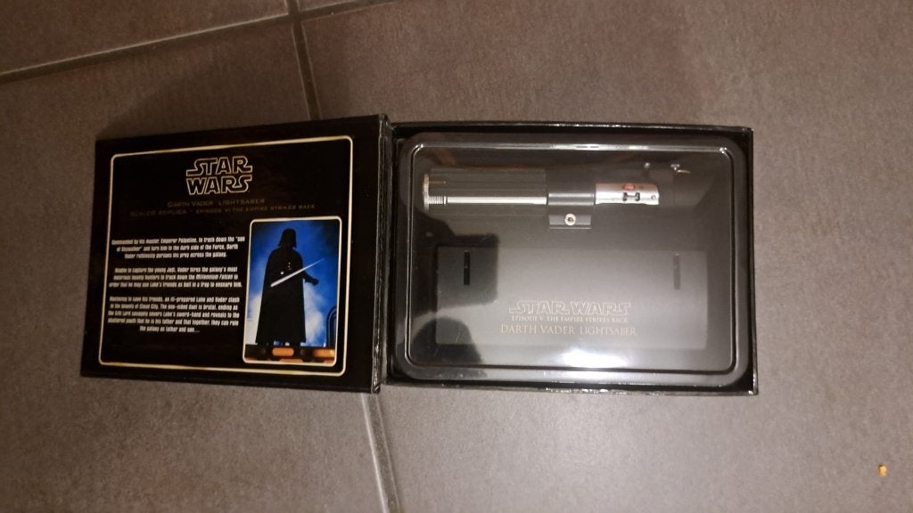Sabre collector Master Replicas Darth Vader Episode V, Collections, Enlèvement, Comme neuf, Réplique
