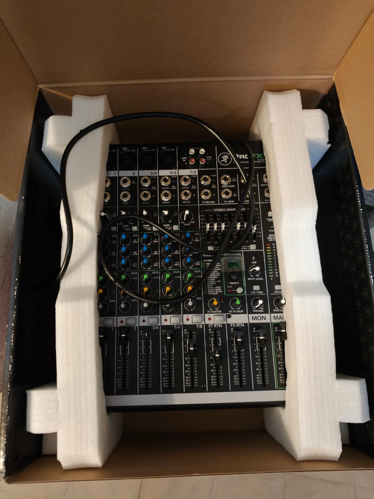 Mackie ProFX8 v2 — 8-kanaals mixer + effecten en USB, Ophalen, Zo goed als nieuw, 5 tot 10 kanalen, Microfooningang
