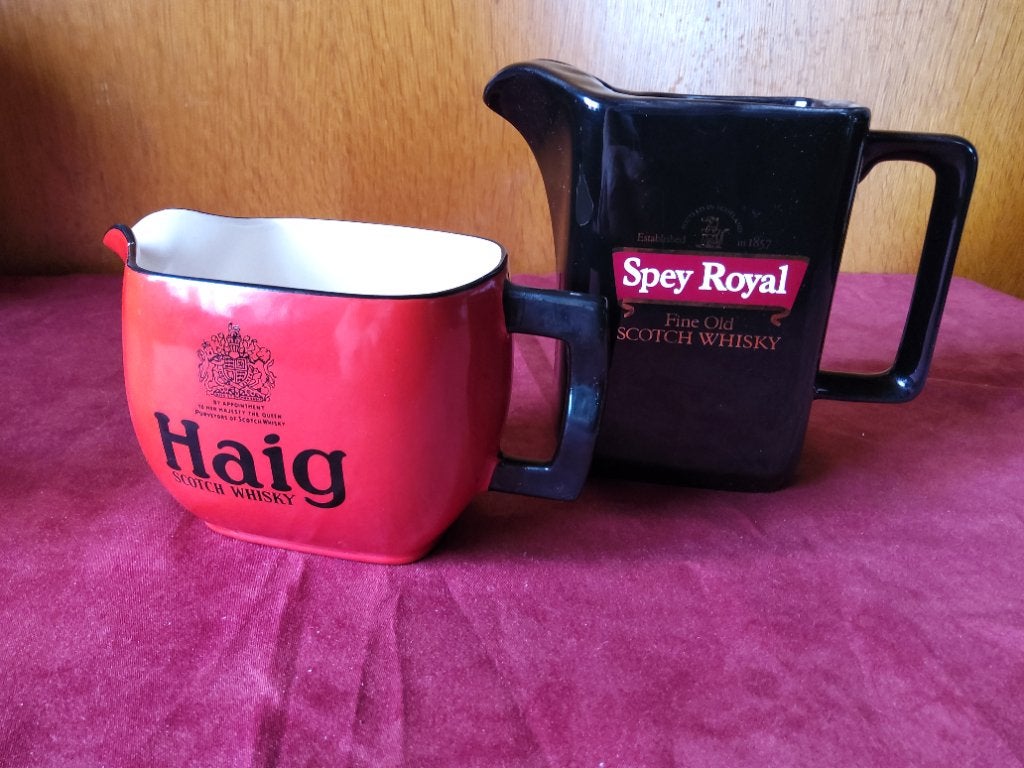 Twee whisky pubjugs - Haig / Spey Royal, Ophalen of Verzenden, Zo goed als nieuw, Gebruiksvoorwerp