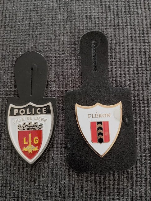 Set van 2 oude gemeentelijke politie Borstzakhanger, Verzamelen, Militaria | Algemeen, Ophalen of Verzenden, Rijkswacht, Embleem of Badge
