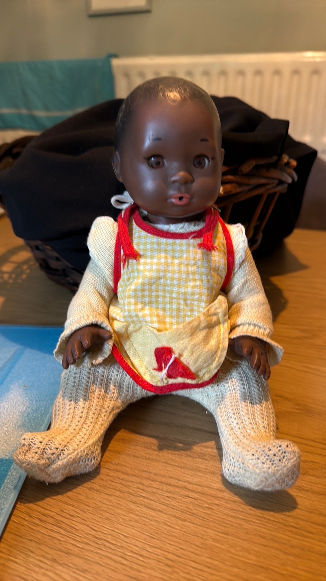 Vintage donker schildkrot baby pop, Verzamelen, Ophalen, Gebruikt, Babypop