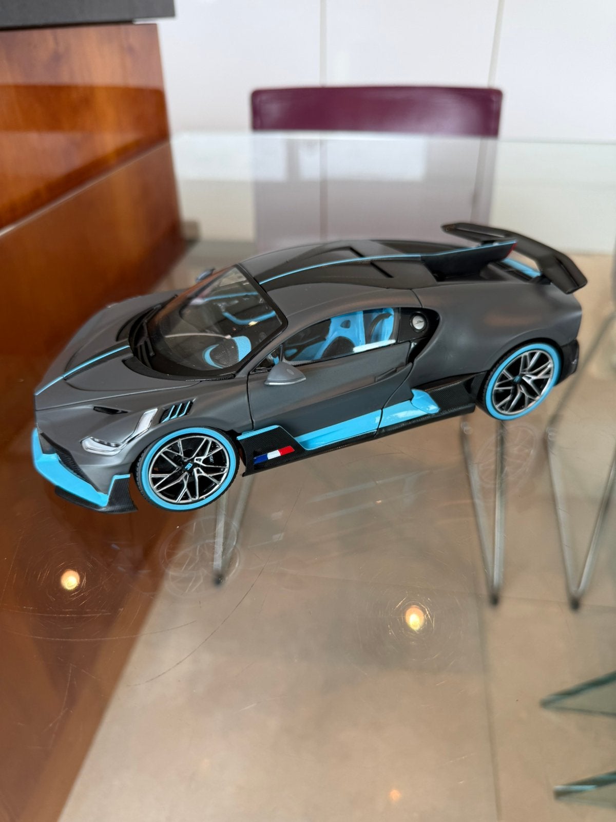Superbe Bugatti Divo 1:18 sans boite, Enlèvement ou Envoi, Comme neuf, Voiture, Maisto