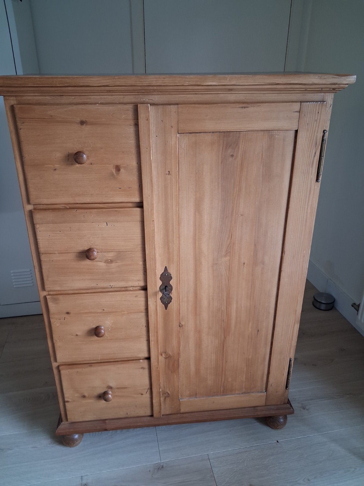 Armoire en chêne, Enlèvement
