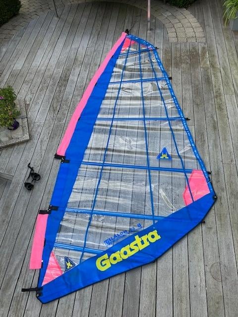 2 WINDSURFZEILEN GAASTRA ALS NIEUW + ACCESSOIRES, Ophalen, Zo goed als nieuw, Zeil