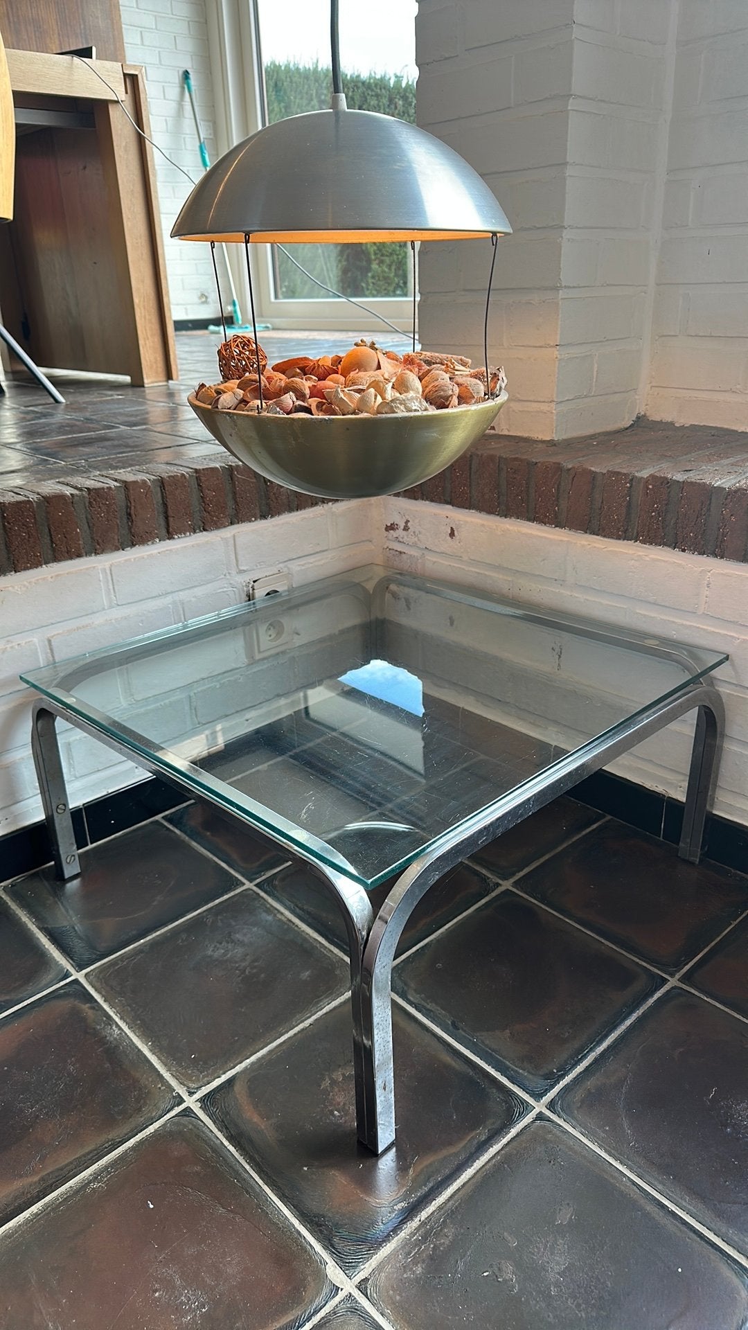 Table carrée avec plateau en verre et structure en métal., Maison & Meubles, Enlèvement, Comme neuf