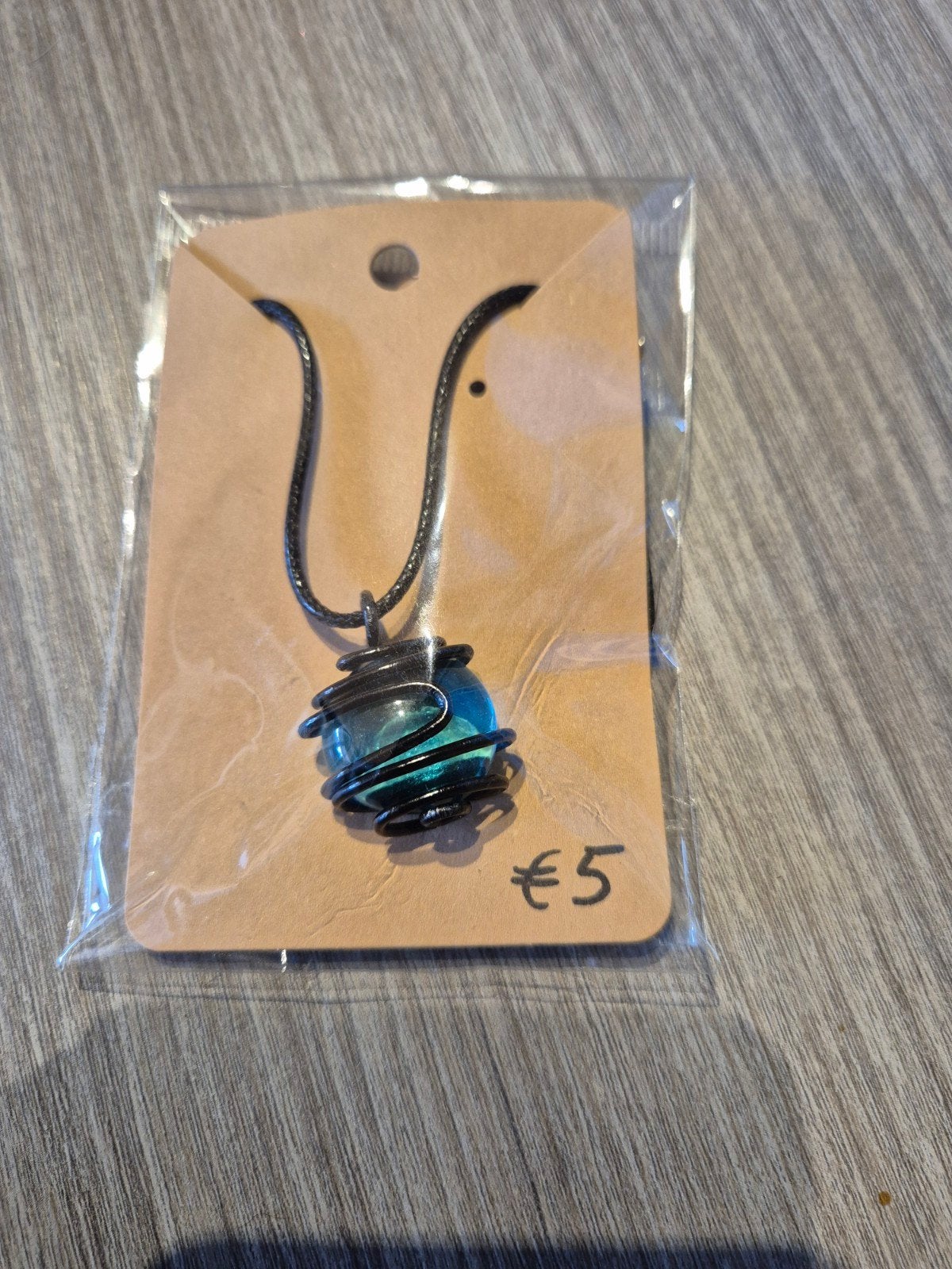 Ketting met hanger, Envoi, Avec pendentif