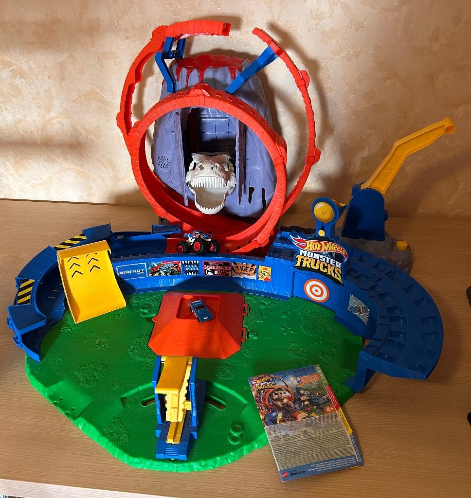 Hot wheels t rex vulkaan, Kinderen en Baby's, Ophalen, Zo goed als nieuw, Hot Wheels