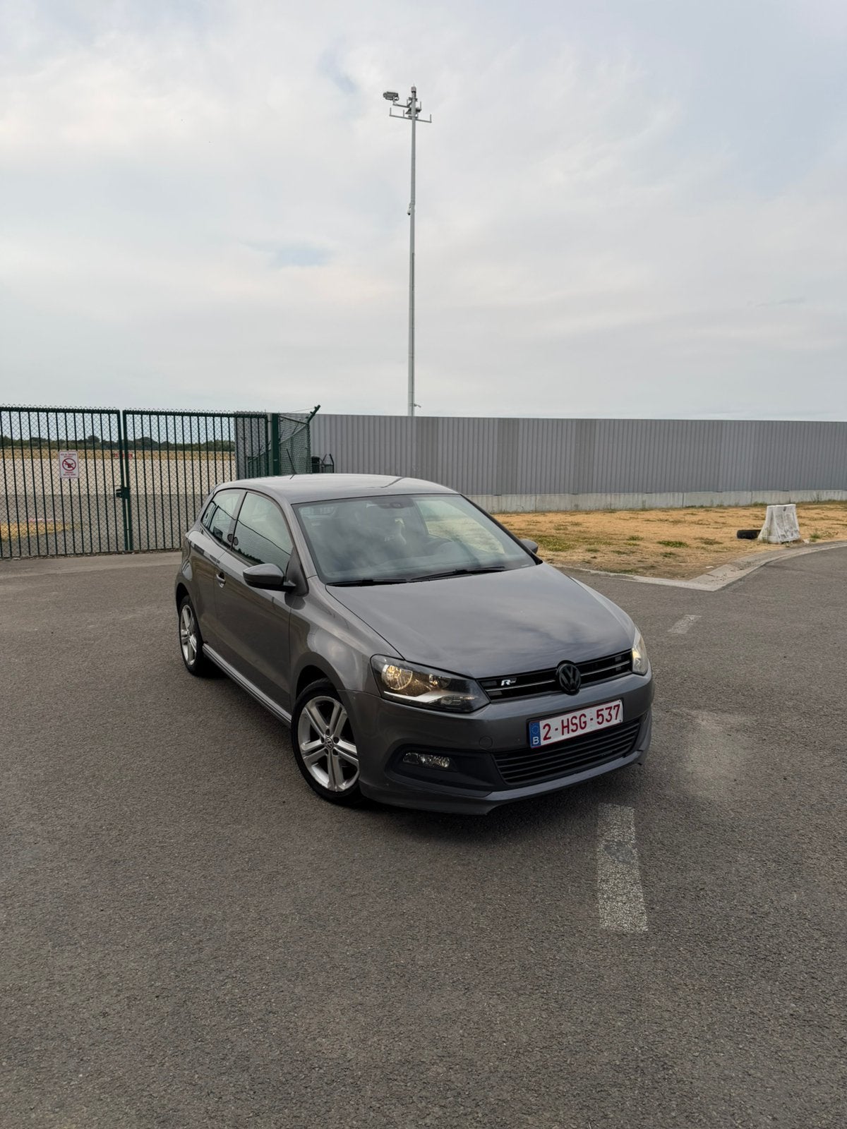 VW Polo 6R R-Line 2013 1.6TDi 90cv, Autos, Achat, Alcantara, Noir, 66 kW