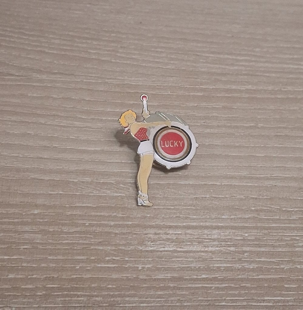 PIN - LUCKY STRIKE, Verzamelen, Verzenden, Gebruikt, Merk, Speldje of Pin