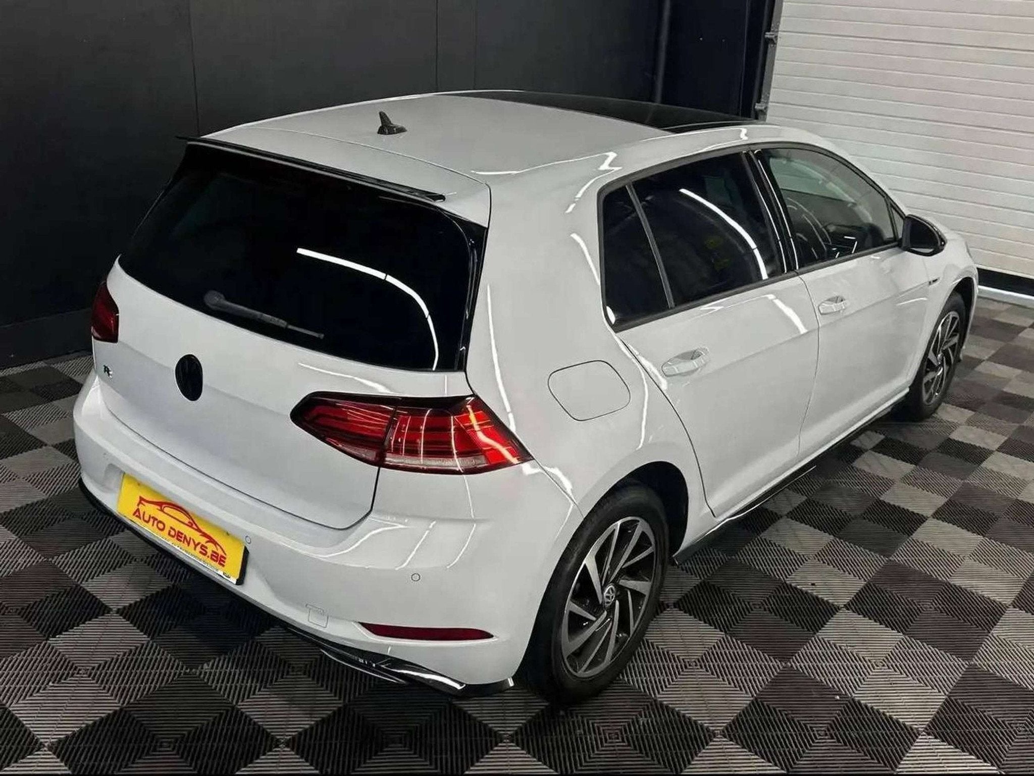 Volkswagen Golf 1.0 TSI bj. 2019 R-Line, Auto's, Gebruikt, Wit, Bedrijf, 5 deurs