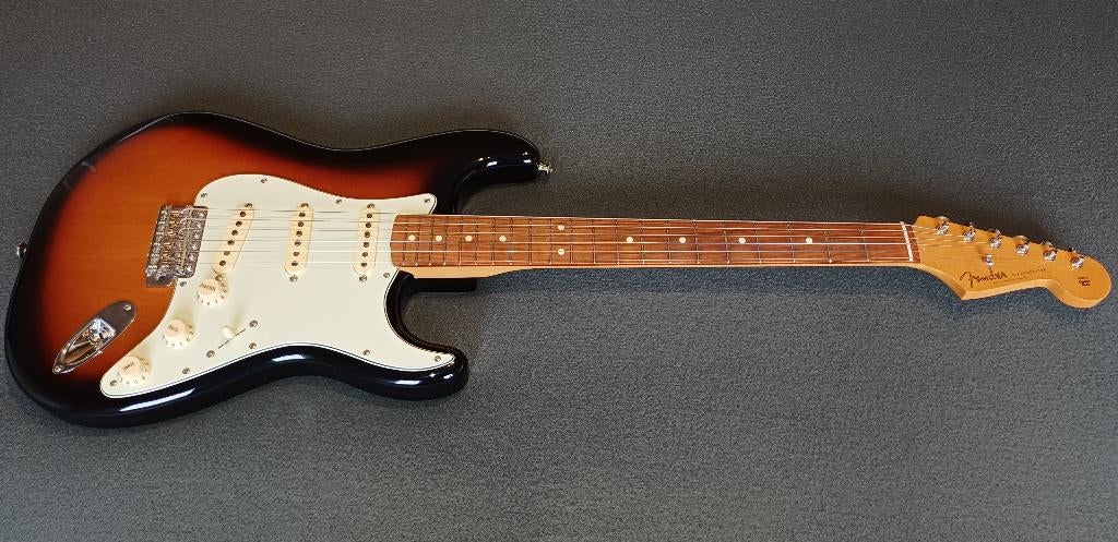Fender Stratocaster 3TSB Vintera 60' nieuwstaat, Ophalen, Zo goed als nieuw, Solid body, Fender