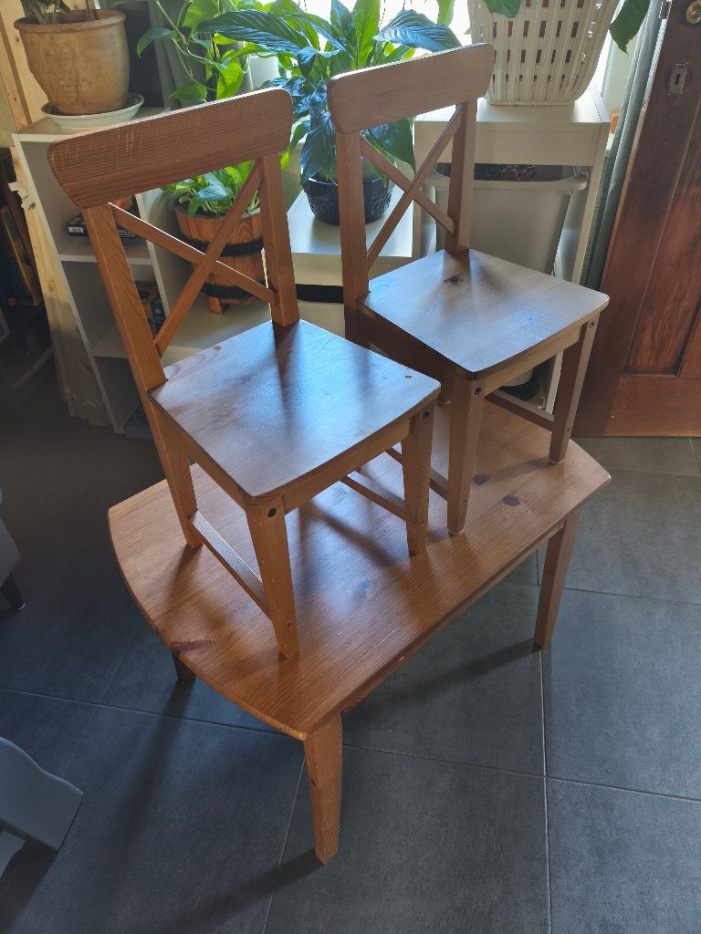 Table pour enfant + 2  chaises, Enfants & Bébés, Chambre d'enfant | Tables & Chaises, Enlèvement, Comme neuf, Table(s) et Chaise(s)
