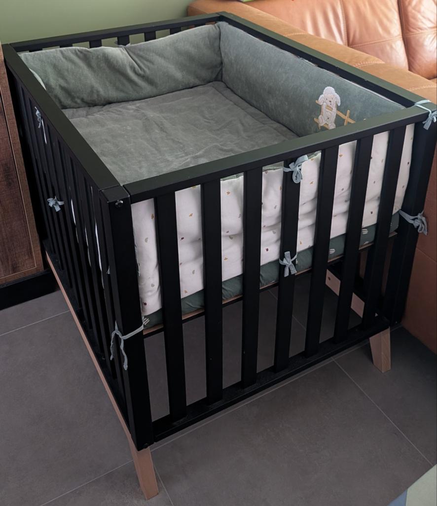 Babybox Malmo 98 x 78 cm zwart, Kinderen en Baby's, Babyparken, Ophalen, Gebruikt, Rechthoekig, In hoogte verstelbaar