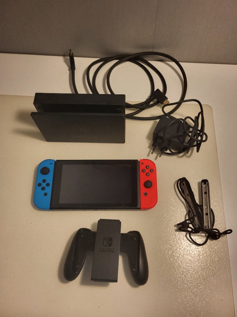 Switch v2 met accessoires, screenprotector+ travel case, Ophalen, Zo goed als nieuw, Met 2 controllers, Switch 2019 Upgrade