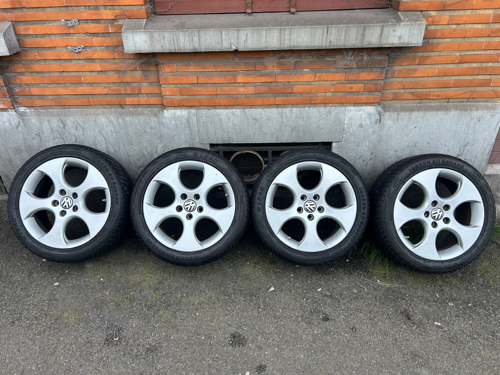Jantes VW GTI 17P + 4 nouveaux pneus, 4 Saisons, Enlèvement, Utilisé, 225 mm