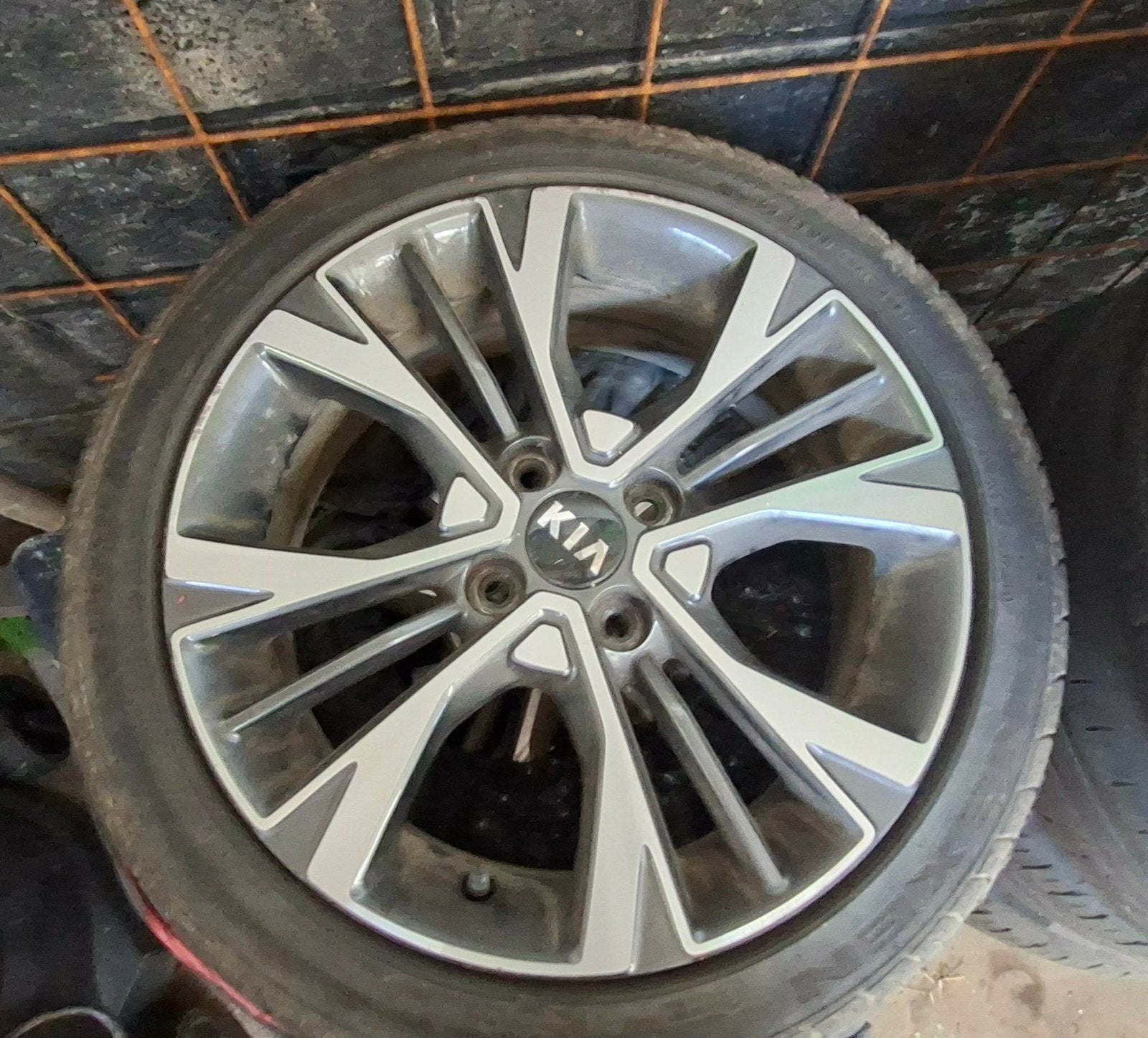 4 jantes alu d’origine Kia Picanto 16” avec pneus 195/45 R16, Neuf, Pneus et Jantes, 16 pouces, Véhicule de tourisme