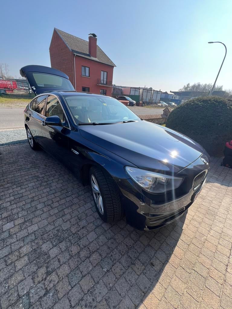 BMW 520 GT 2017, Cuir, Phares entièrement LED, 5 portes, Particulier