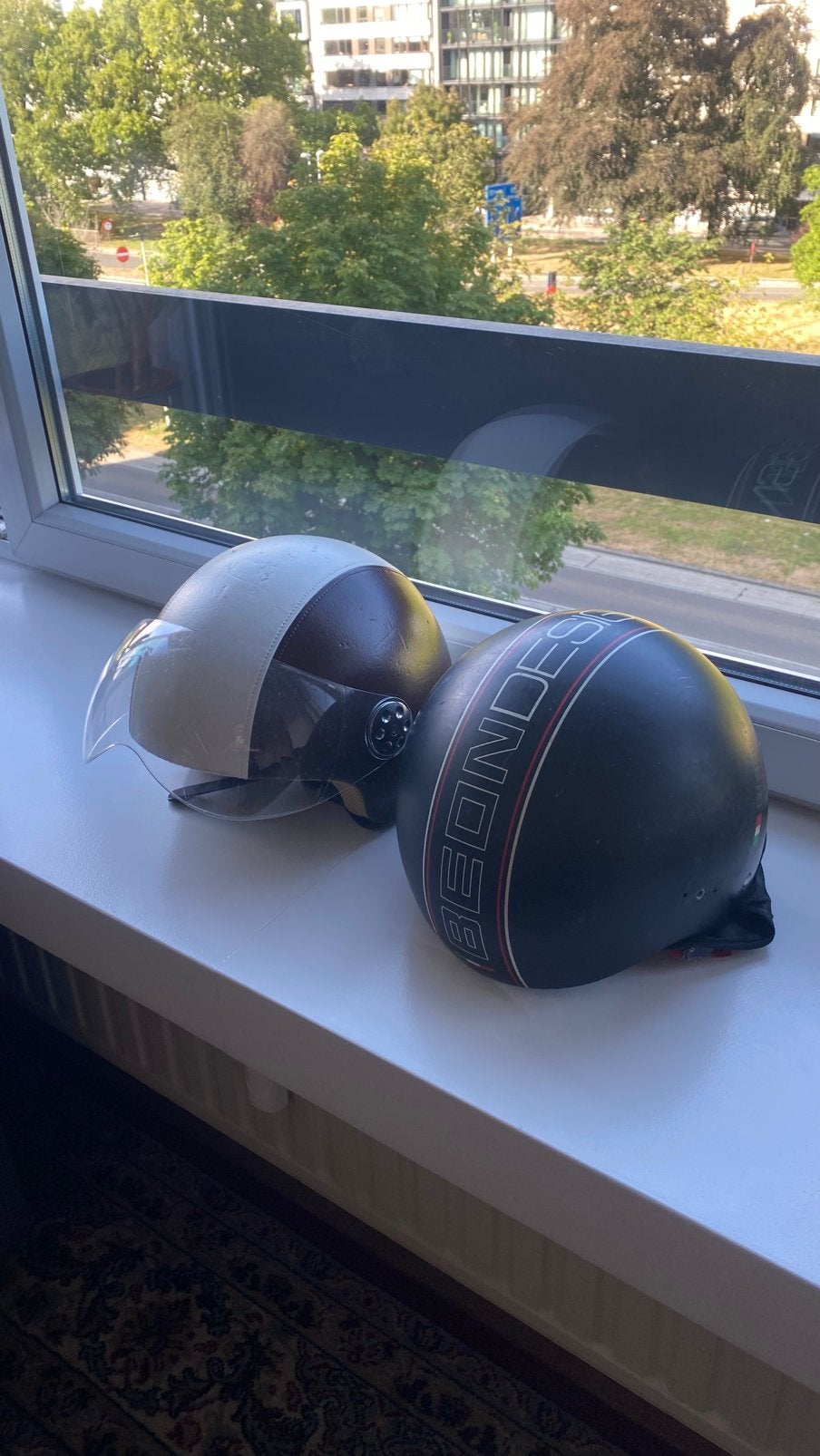 Scooterhelmen brommerhelmen merk MT en Beon vespa helmen, Fietsen en Brommers, Ophalen, Zo goed als nieuw