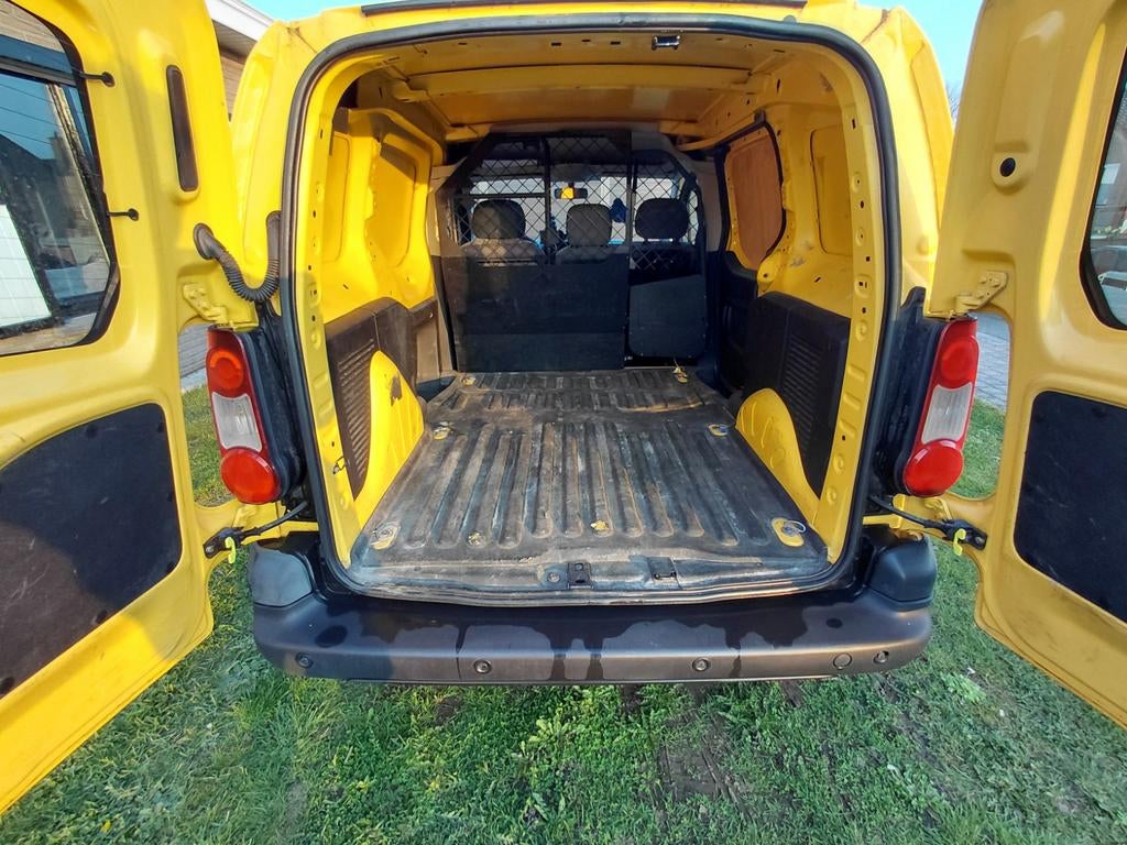 Lichte vracht berlingo 3 pl 4200 exl, Auto's, Citroën, Particulier, Diesel, Euro 5, 4 deurs, Handgeschakeld, Geel, Voorwielaandrijving